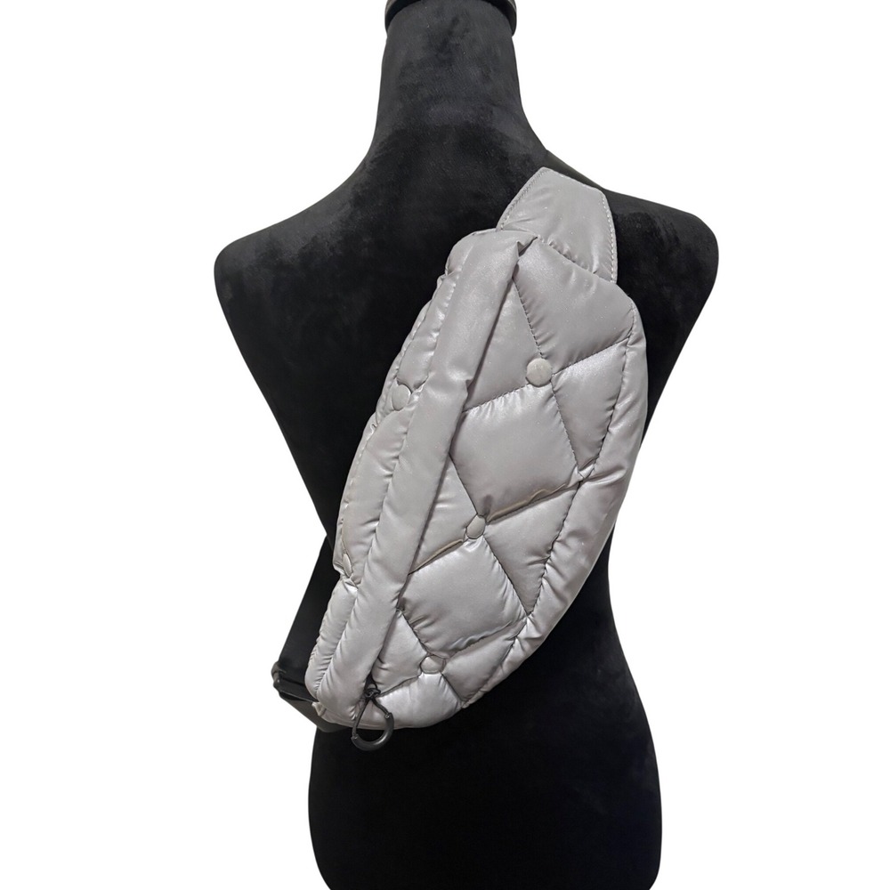 Topshop Women's Belt Bag OS‎ Silver Quilted Puffer Reflective Fanny Pack EUC